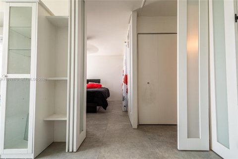 Condo in Miami Beach, Florida, 1 bedroom  № 2067902 - photo 27