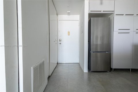 Condo in Miami Beach, Florida, 1 bedroom  № 2067902 - photo 14