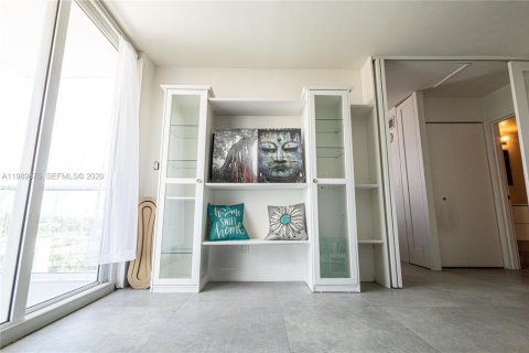 Condo in Miami Beach, Florida, 1 bedroom  № 2067902 - photo 25