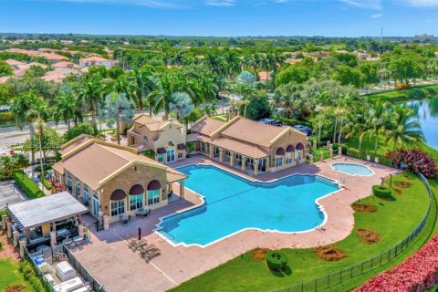 Снять в аренду таунхаус в Хомстед, Флорида 3 спальни, 116.87м2, № 2004972 - фото 2