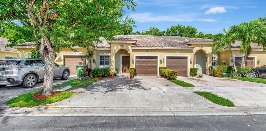 Таунхаус в Хомстед, Флорида 3 спальни, 116.87м2 № 2004972