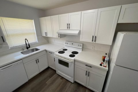 Townhouse in West Palm Beach, Florida 1 bedroom, 55.83 sq.m. № 1943739 - photo 1