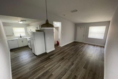 Townhouse in West Palm Beach, Florida 1 bedroom, 55.83 sq.m. № 1943739 - photo 4