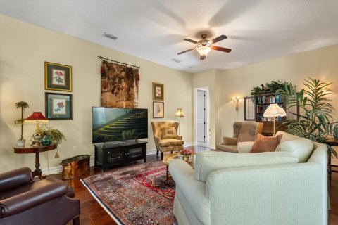 House in Sorrento, Florida 4 bedrooms, 316.7 sq.m. № 1827901 - photo 15