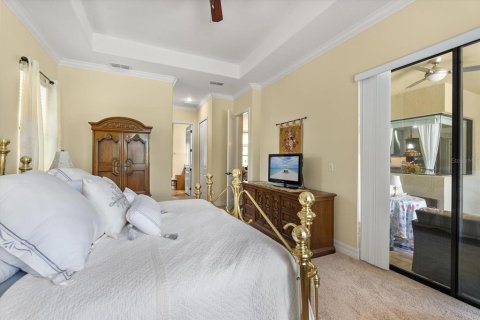 House in Sorrento, Florida 4 bedrooms, 316.7 sq.m. № 1827901 - photo 17