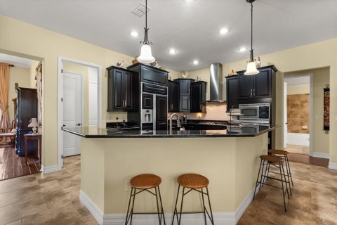House in Sorrento, Florida 4 bedrooms, 316.7 sq.m. № 1827901 - photo 12