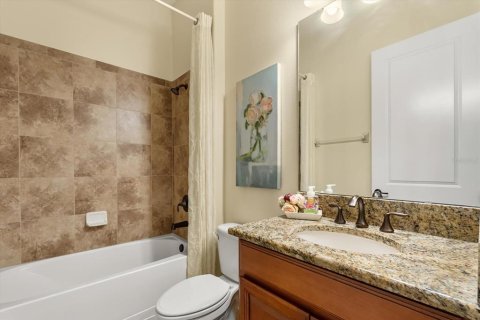House in Sorrento, Florida 4 bedrooms, 316.7 sq.m. № 1827901 - photo 22