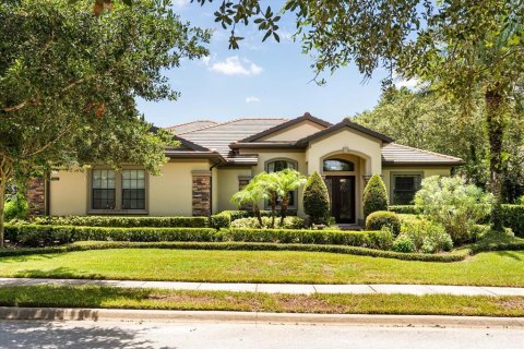 House in Sorrento, Florida 4 bedrooms, 316.7 sq.m. № 1827901 - photo 1
