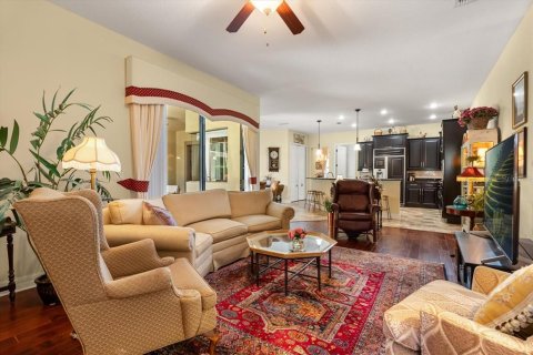 House in Sorrento, Florida 4 bedrooms, 316.7 sq.m. № 1827901 - photo 14