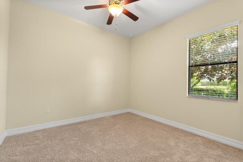 House in Sorrento, Florida 4 bedrooms, 316.7 sq.m. № 1827901 - photo 20