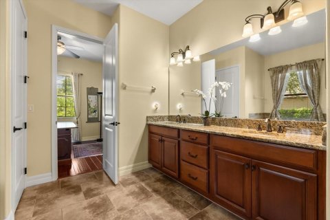 House in Sorrento, Florida 4 bedrooms, 316.7 sq.m. № 1827901 - photo 18