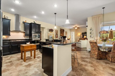 House in Sorrento, Florida 4 bedrooms, 316.7 sq.m. № 1827901 - photo 10