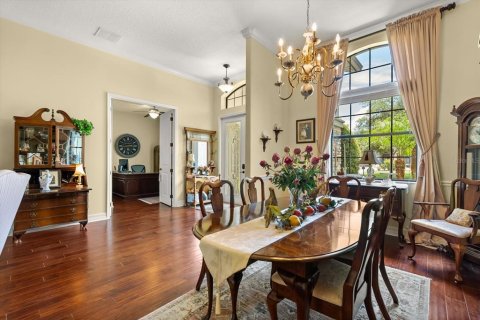 House in Sorrento, Florida 4 bedrooms, 316.7 sq.m. № 1827901 - photo 6