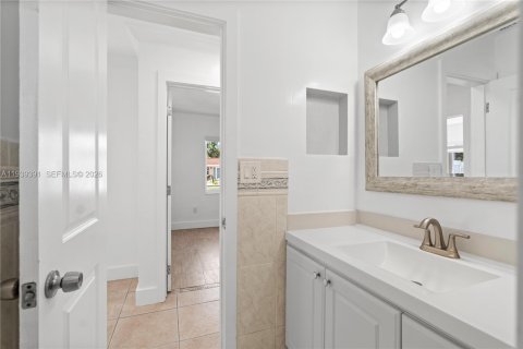 Villa ou maison à vendre à Miami, Floride: 4 chambres, 153.57 m2 № 1997603 - photo 23