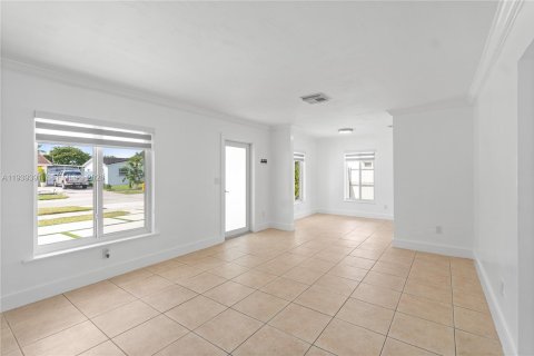 Villa ou maison à vendre à Miami, Floride: 4 chambres, 153.57 m2 № 1997603 - photo 6
