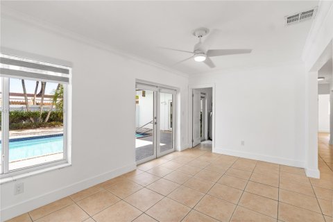 Villa ou maison à vendre à Miami, Floride: 4 chambres, 153.57 m2 № 1997603 - photo 16