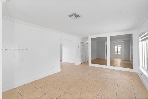 Villa ou maison à vendre à Miami, Floride: 4 chambres, 153.57 m2 № 1997603 - photo 5
