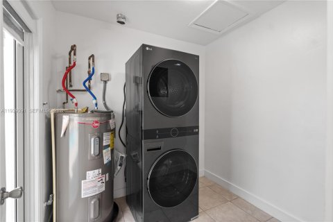 Villa ou maison à vendre à Miami, Floride: 4 chambres, 153.57 m2 № 1997603 - photo 17