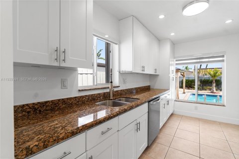 Villa ou maison à vendre à Miami, Floride: 4 chambres, 153.57 m2 № 1997603 - photo 11