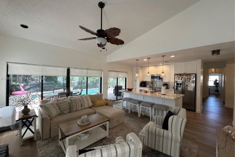 Купить виллу или дом в Корал-Спрингс, Флорида 3 спальни, 153.57м2, № 2065379 - фото 11