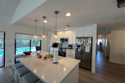 Купить виллу или дом в Корал-Спрингс, Флорида 3 спальни, 153.57м2, № 2065379 - фото 8