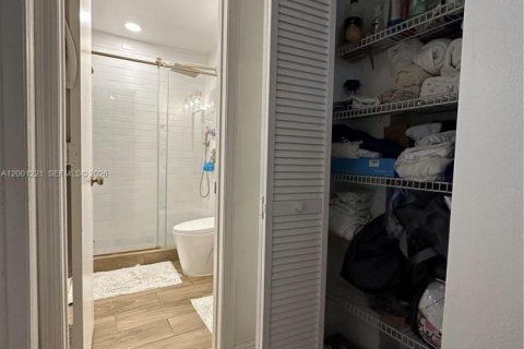 Купить виллу или дом в Корал-Спрингс, Флорида 3 спальни, 153.57м2, № 2065379 - фото 21