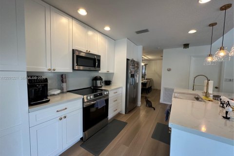 Купить виллу или дом в Корал-Спрингс, Флорида 3 спальни, 153.57м2, № 2065379 - фото 10