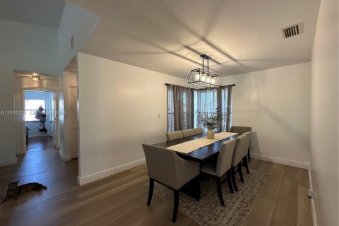 Купить виллу или дом в Корал-Спрингс, Флорида 3 спальни, 153.57м2, № 2065379 - фото 6