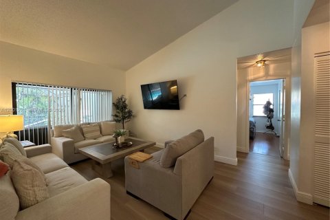 Купить виллу или дом в Корал-Спрингс, Флорида 3 спальни, 153.57м2, № 2065379 - фото 4