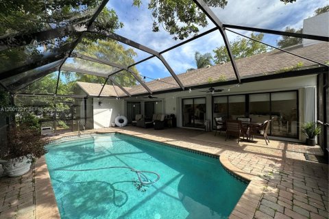 Купить виллу или дом в Корал-Спрингс, Флорида 3 спальни, 153.57м2, № 2065379 - фото 26