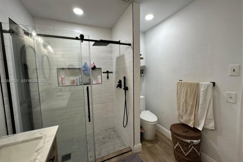 Купить виллу или дом в Корал-Спрингс, Флорида 3 спальни, 153.57м2, № 2065379 - фото 16