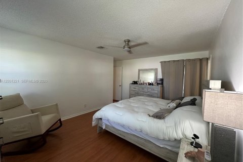 Купить виллу или дом в Корал-Спрингс, Флорида 3 спальни, 153.57м2, № 2065379 - фото 13