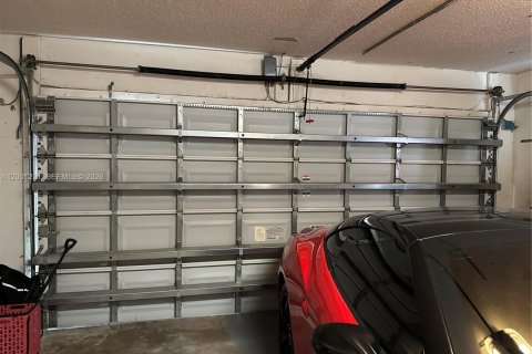 Купить виллу или дом в Корал-Спрингс, Флорида 3 спальни, 153.57м2, № 2065379 - фото 29