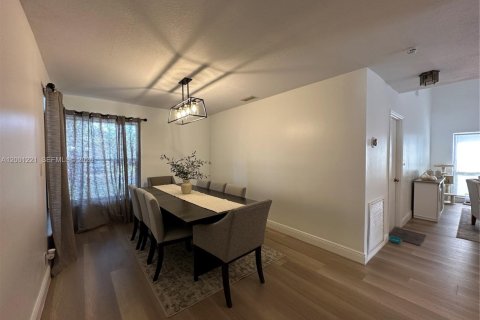 Купить виллу или дом в Корал-Спрингс, Флорида 3 спальни, 153.57м2, № 2065379 - фото 5