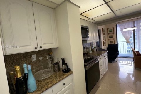 Copropriété à vendre à Sunny Isles Beach, Floride: 3 chambres, 210.61 m2 № 2004411 - photo 4