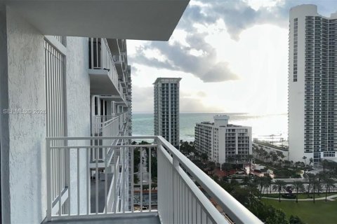 Copropriété à vendre à Sunny Isles Beach, Floride: 3 chambres, 210.61 m2 № 2004411 - photo 12