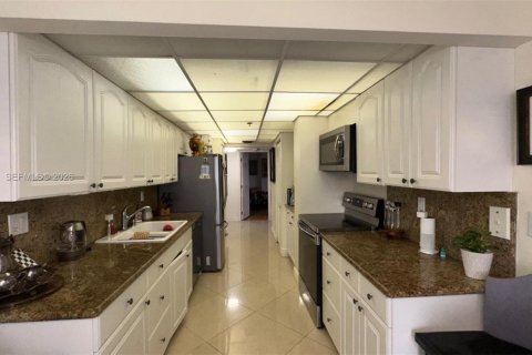 Copropriété à vendre à Sunny Isles Beach, Floride: 3 chambres, 210.61 m2 № 2004411 - photo 2