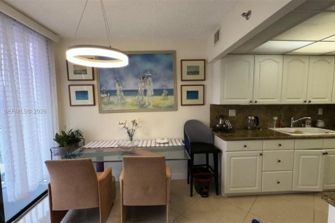 Condo à Sunny Isles Beach, Floride, 3 chambres  № 2004411