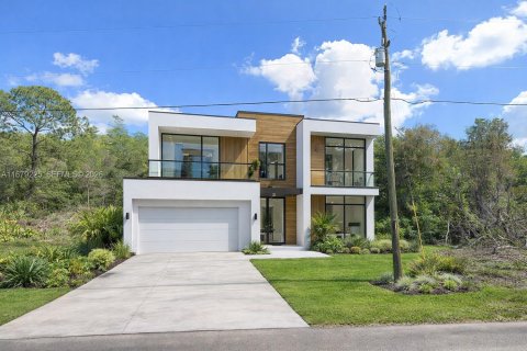 Land in Fort Myers, Florida № 2014288