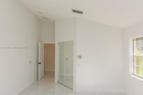 House in Weston, Florida 4 bedrooms, 215.72 sq.m. № 1994074 - photo 28