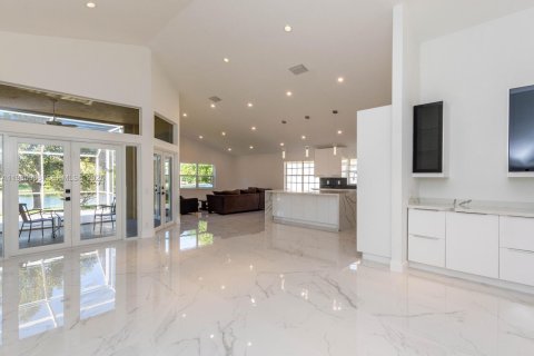 House in Weston, Florida 4 bedrooms, 215.72 sq.m. № 1994074 - photo 7