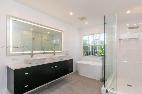 House in Weston, Florida 4 bedrooms, 215.72 sq.m. № 1994074 - photo 29