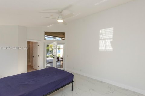 House in Weston, Florida 4 bedrooms, 215.72 sq.m. № 1994074 - photo 25