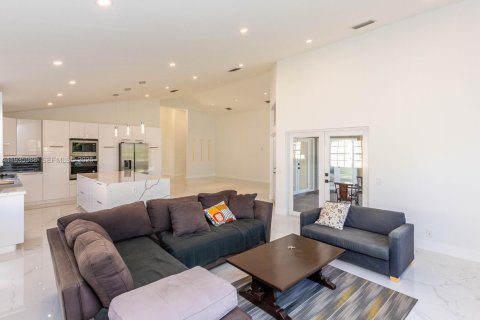 House in Weston, Florida 4 bedrooms, 215.72 sq.m. № 1994074 - photo 12