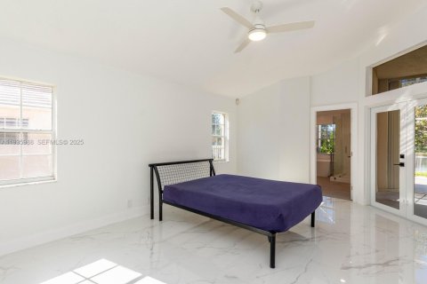 House in Weston, Florida 4 bedrooms, 215.72 sq.m. № 1994074 - photo 24