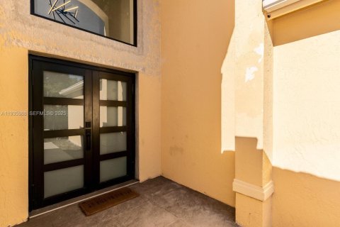 House in Weston, Florida 4 bedrooms, 215.72 sq.m. № 1994074 - photo 3