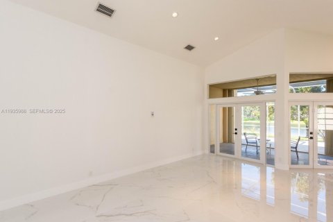 House in Weston, Florida 4 bedrooms, 215.72 sq.m. № 1994074 - photo 6