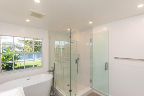 House in Weston, Florida 4 bedrooms, 215.72 sq.m. № 1994074 - photo 30