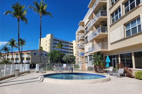 Condo in Tavernier, Florida  № 1464033 - photo 8