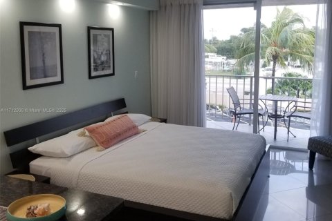 Condo in Tavernier, Florida  № 1464033 - photo 29